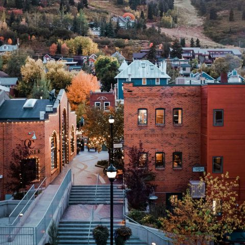 theme-2-split-content-2